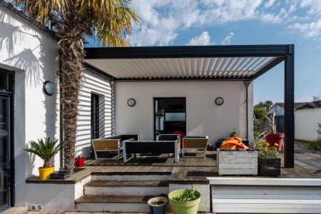 Aménager une terrasse métallique durable, conseils et inspirations